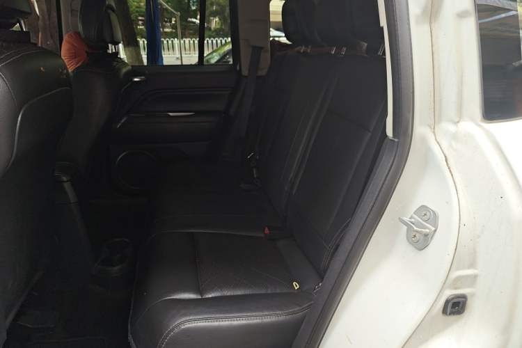 Used Jeep Compass 2015 2.0L Two-Wheel Drive Luxury Edition Left Rear Seat