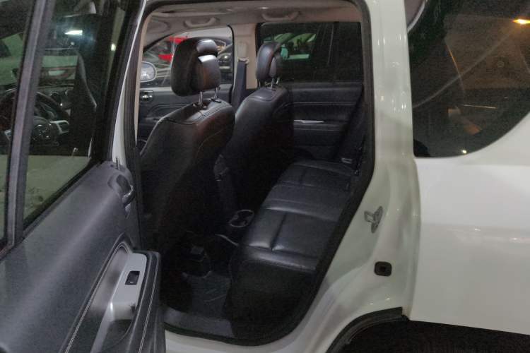 Used Jeep Compass 2015 2.0L Two-Wheel Drive Luxury Edition Left Rear Seat