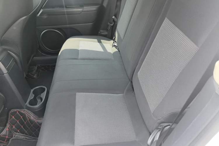 Used Jeep Compass 2015 2.0L two-wheel drive sport version Left Rear Seat