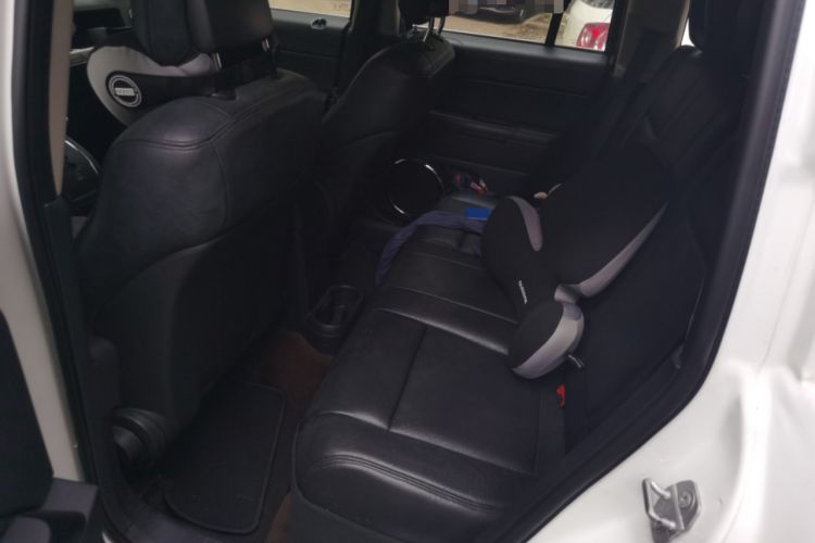 Used Jeep Compass 2015 2.0L two-wheel drive sport version Left Rear Seat