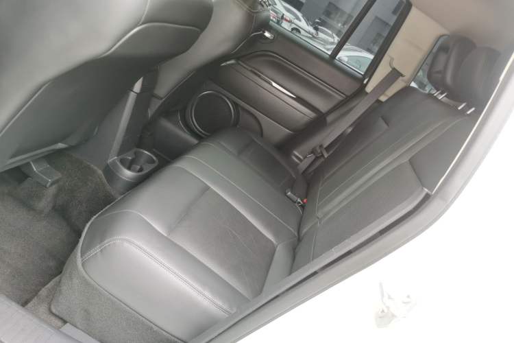 Used Jeep Compass 2015 2.0L Two-Wheel Drive Luxury Edition Left Rear Seat