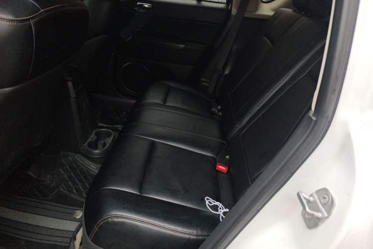 Used Jeep Compass 2015 2.0L two-wheel drive sport version Left Rear Seat