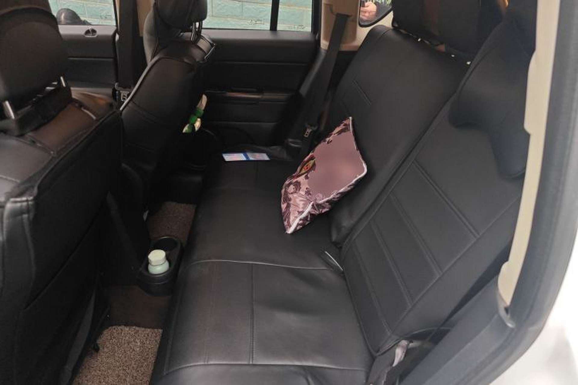 Used Jeep Compass 2015 2.0L two-wheel drive sport version Left Rear Seat