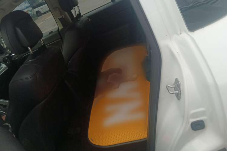 Used Jeep Compass 2015 2.0L two-wheel drive sport version Left Rear Seat