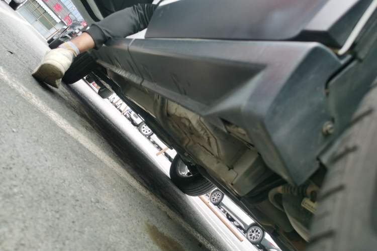 Used Jeep Compass 2015 2.0L Two-Wheel Drive Luxury Edition Left Side Sill