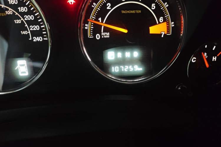 Used Jeep Compass 2015 2.0L Two-Wheel Drive Luxury Edition Odometer Close Up