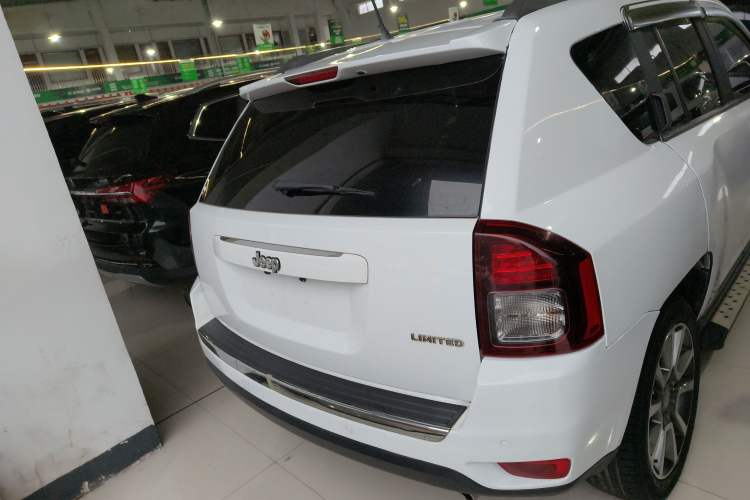 Used Jeep Compass 2015 2.0L Two-Wheel Drive Luxury Edition Rear