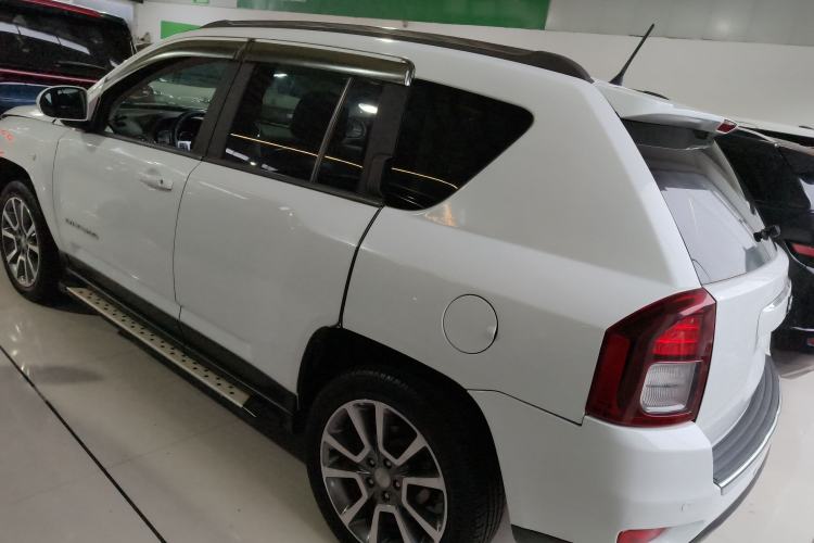 Used Jeep Compass 2015 2.0L Two-Wheel Drive Luxury Edition Rear Left 45 Deg