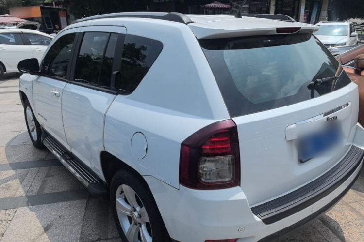 Used Jeep Compass 2015 2.0L two-wheel drive sport version Rear Left 45 Deg