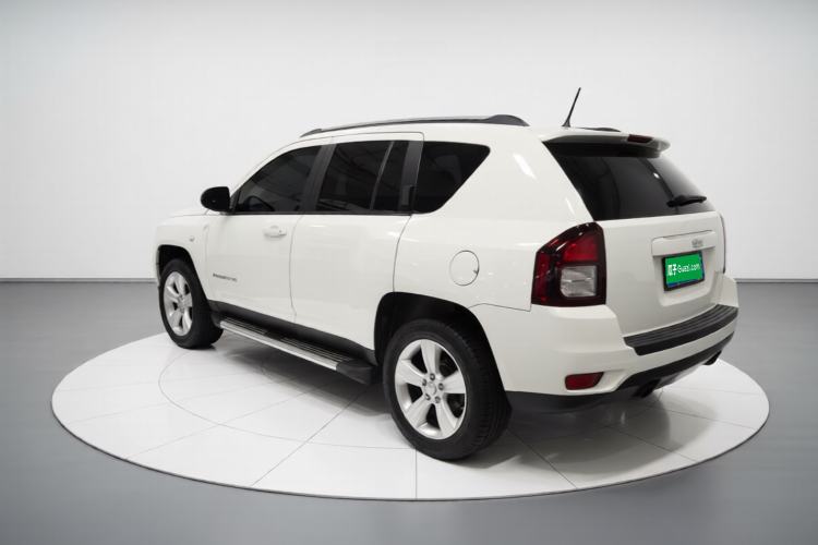 Used Jeep Compass 2015 2.0L two-wheel drive sport version Rear Left 45 Deg