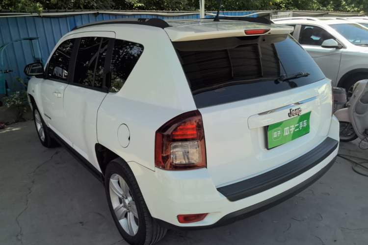 Used Jeep Compass 2015 2.0L two-wheel drive sport version Rear Left 45 Deg