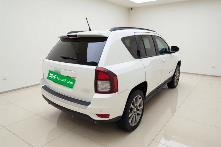 Used Jeep Compass 2015 2.0L Two-Wheel Drive Luxury Edition Rear Right 45 Deg