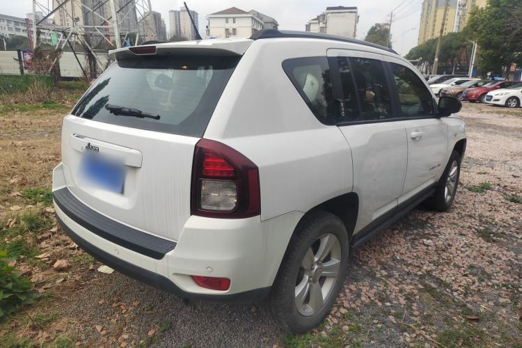 Used Jeep Compass 2015 2.0L two-wheel drive sport version Rear Right 45 Deg