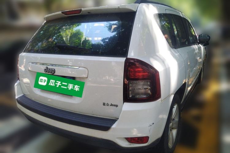 Used Jeep Compass 2015 2.0L two-wheel drive sport version Rear Right 45 Deg