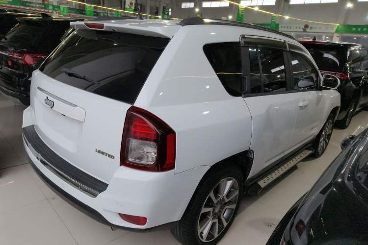Used Jeep Compass 2015 2.0L Two-Wheel Drive Luxury Edition Rear Right 45 Deg