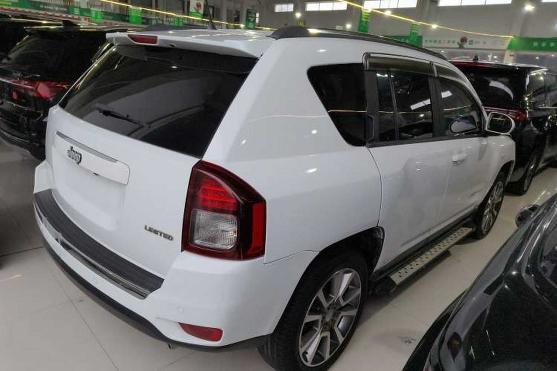 Used Jeep Compass 2015 2.0L Two-Wheel Drive Luxury Edition Rear Right 45 Deg