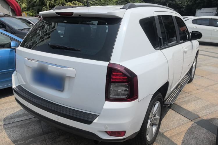 Used Jeep Compass 2015 2.0L two-wheel drive sport version Rear Right 45 Deg