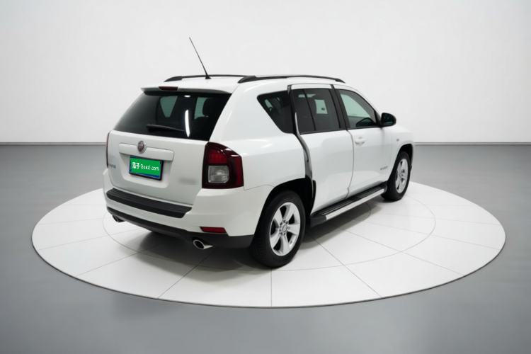 Used Jeep Compass 2015 2.0L two-wheel drive sport version Rear Right 45 Deg