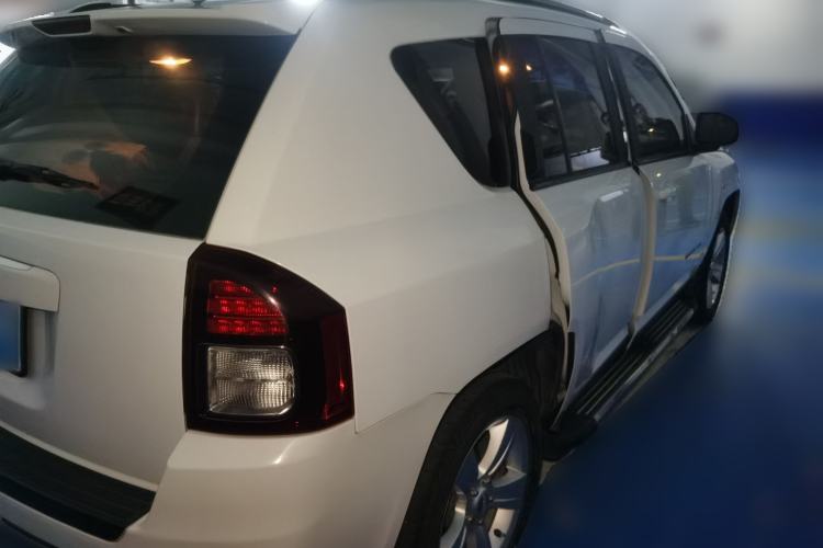 Used Jeep Compass 2015 2.0L two-wheel drive sport version Rear Right 45 Deg