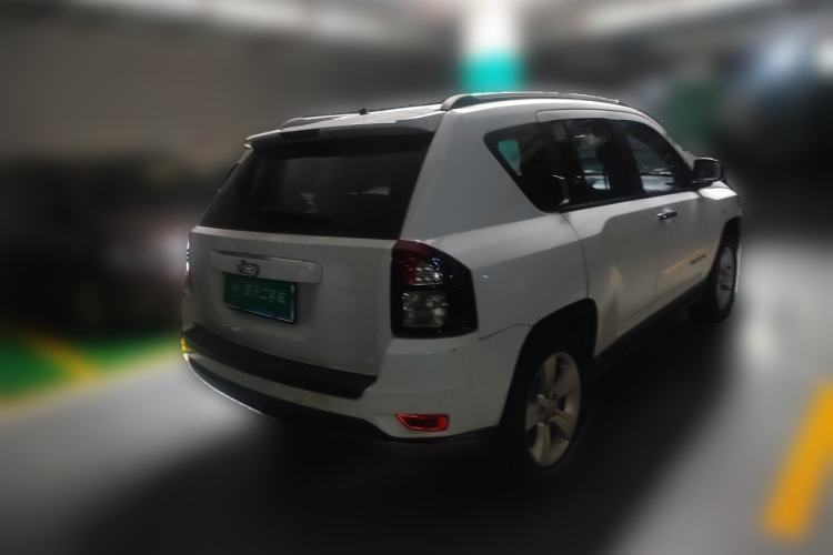 Used Jeep Compass 2015 2.0L two-wheel drive sport version Rear Right 45 Deg