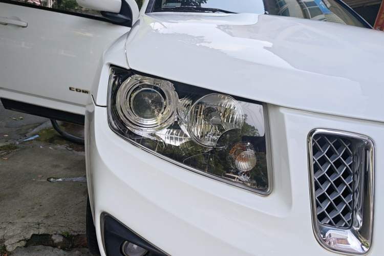 Used Jeep Compass 2015 2.0L Two-Wheel Drive Luxury Edition Right Front Headlight