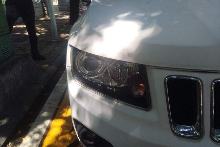 Used Jeep Compass 2015 2.0L two-wheel drive sport version Right Front Headlight