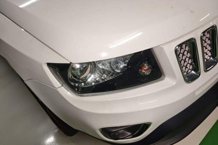 Used Jeep Compass 2015 2.0L Two-Wheel Drive Luxury Edition Right Front Headlight