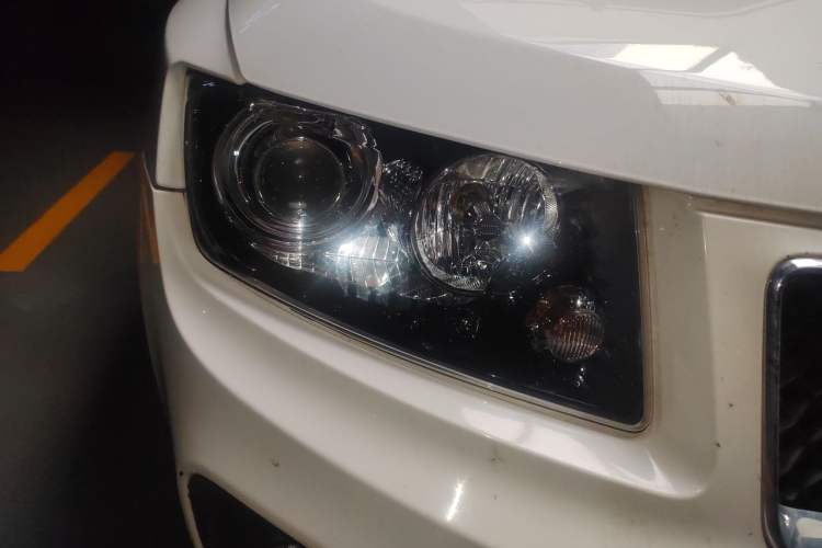 Used Jeep Compass 2015 2.0L two-wheel drive sport version Right Front Headlight