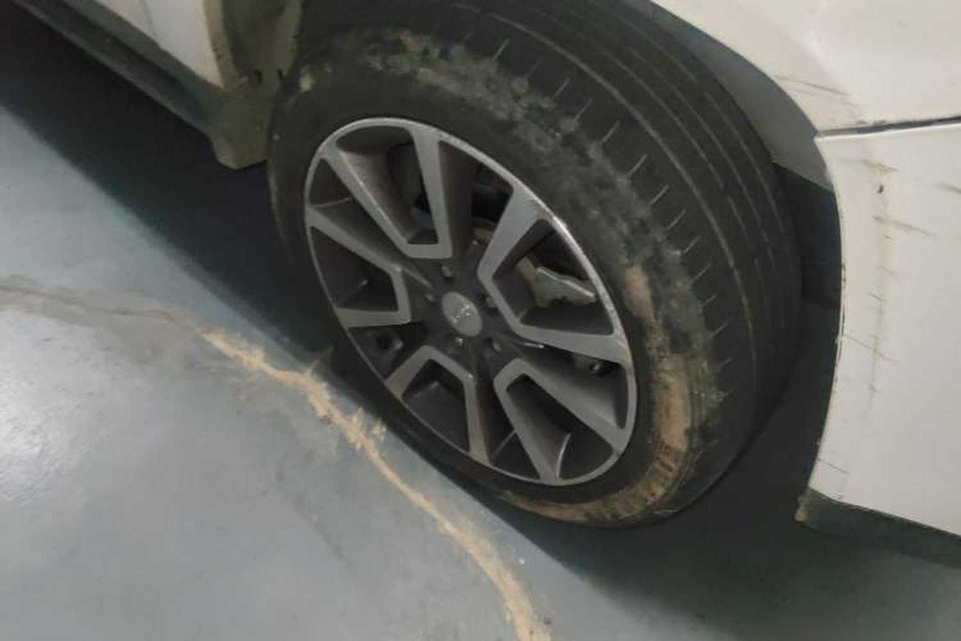 Used Jeep Compass 2015 2.0L Two-Wheel Drive Luxury Edition Right Front Wheel Hub