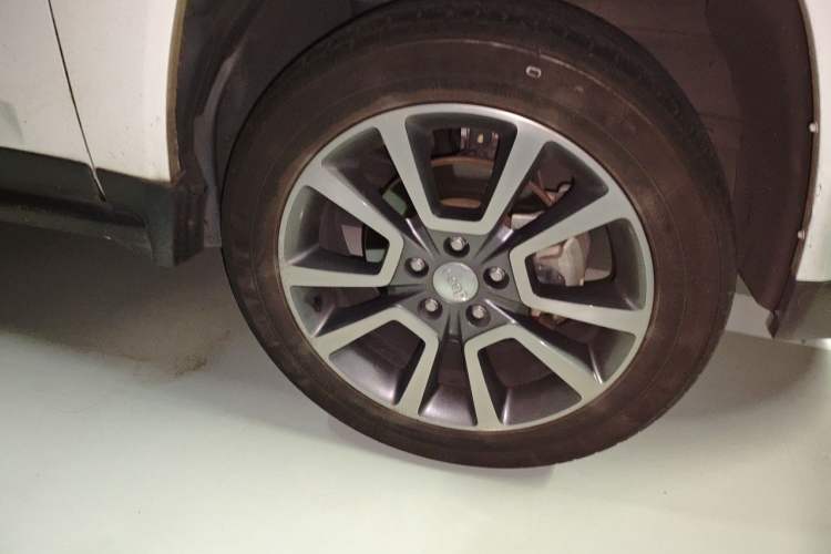 Used Jeep Compass 2015 2.0L Two-Wheel Drive Luxury Edition Right Front Wheel Hub