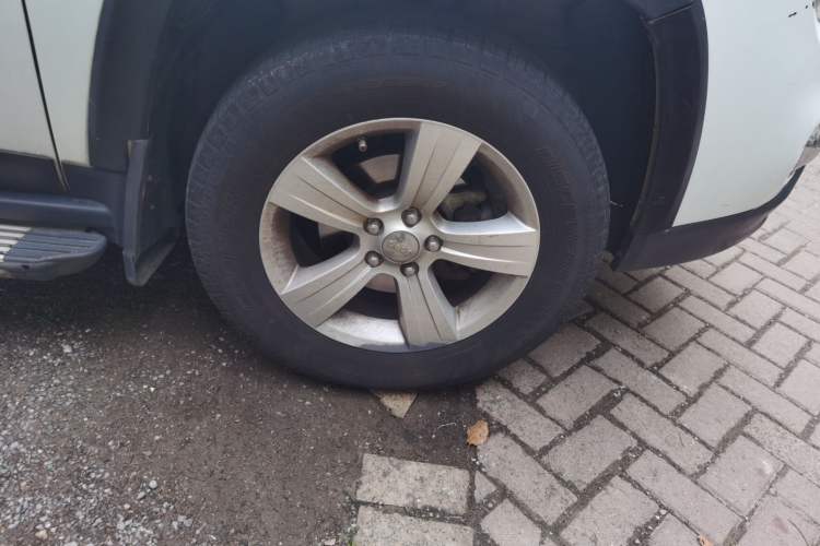 Used Jeep Compass 2015 2.0L two-wheel drive sport version Right Front Wheel Hub