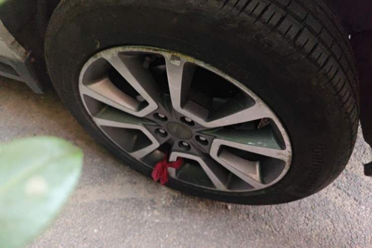 Used Jeep Compass 2015 2.0L Two-Wheel Drive Luxury Edition Right Front Wheel Hub