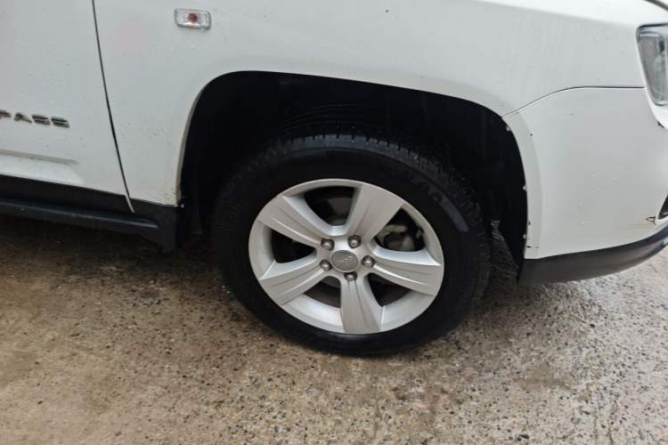 Used Jeep Compass 2015 2.0L two-wheel drive sport version Right Front Wheel Hub
