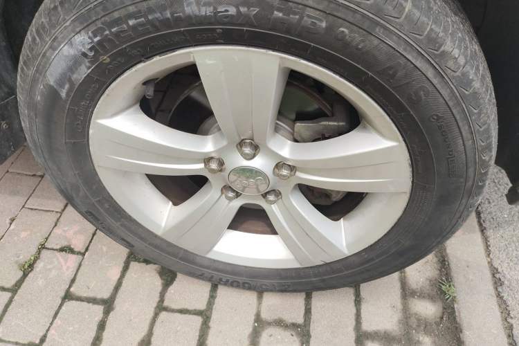 Used Jeep Compass 2015 2.0L two-wheel drive sport version Right Front Wheel Hub