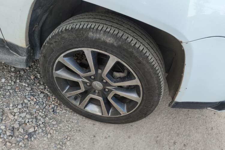 Used Jeep Compass 2015 2.0L Two-Wheel Drive Luxury Edition Right Front Wheel Hub