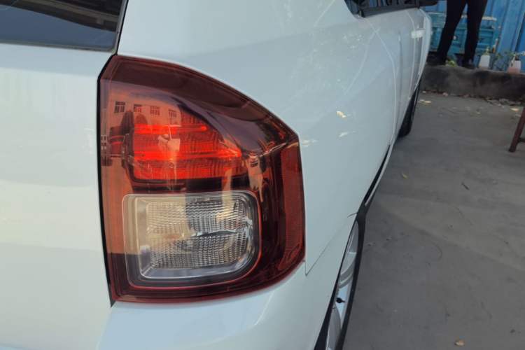 Used Jeep Compass 2015 2.0L two-wheel drive sport version Right Rear Taillight