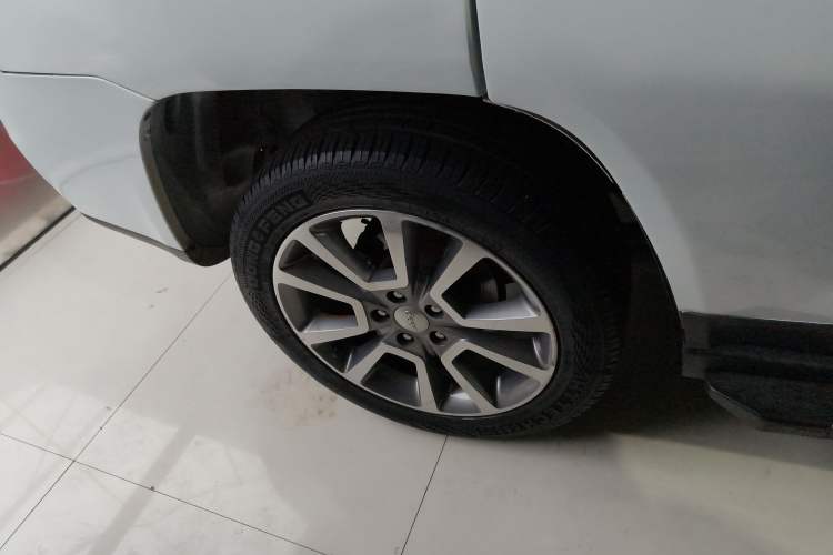 Used Jeep Compass 2015 2.0L Two-Wheel Drive Luxury Edition Right Rear Wheel Hub