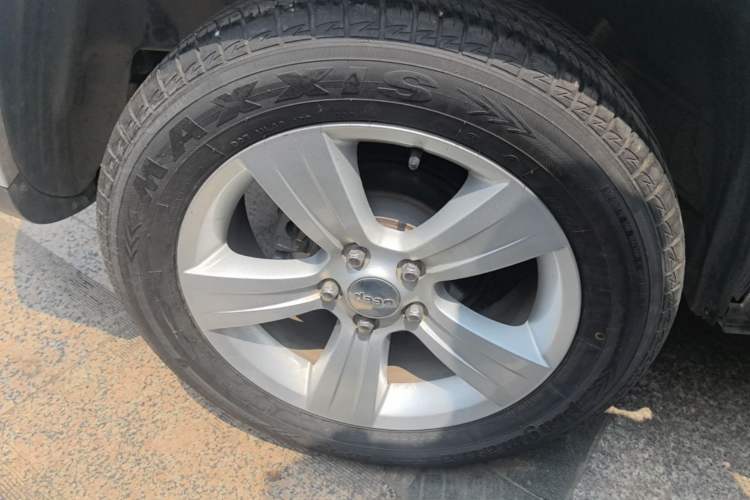 Used Jeep Compass 2015 2.0L two-wheel drive sport version Right Rear Wheel Hub