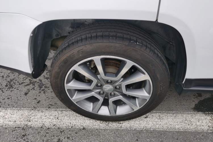 Used Jeep Compass 2015 2.0L Two-Wheel Drive Luxury Edition Right Rear Wheel Hub