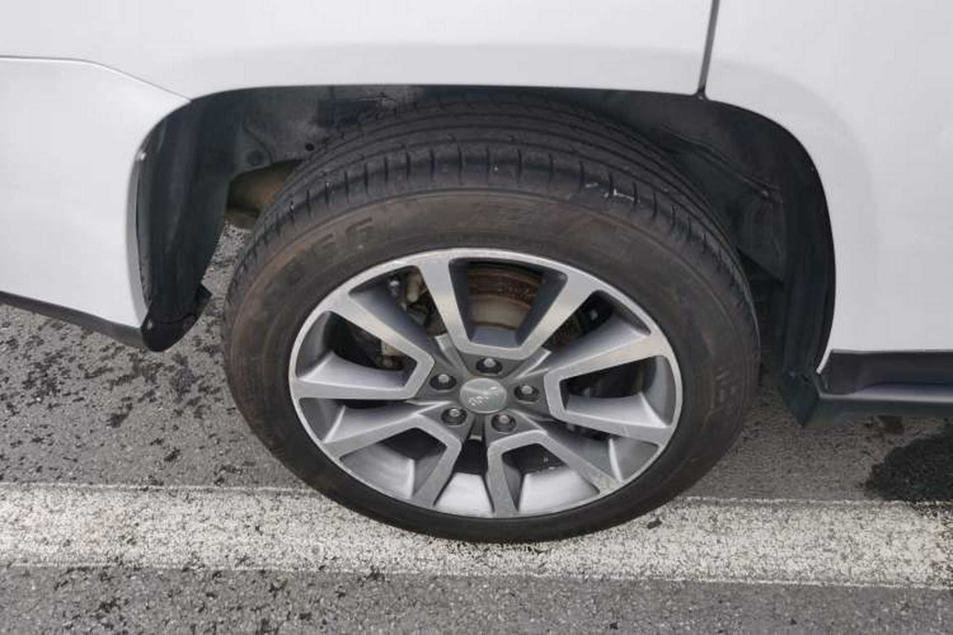 Used Jeep Compass 2015 2.0L Two-Wheel Drive Luxury Edition Right Rear Wheel Hub