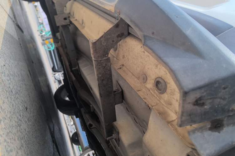 Used Jeep Compass 2015 2.0L two-wheel drive sport version Right Side Sill