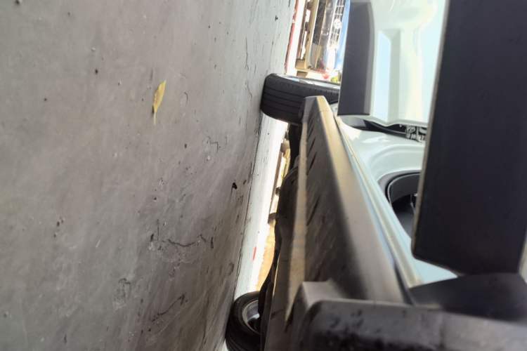 Used Jeep Compass 2015 2.0L two-wheel drive sport version Right Side Sill