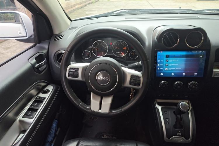 Used Jeep Compass 2015 2.0L Two-Wheel Drive Luxury Edition Steering Wheel