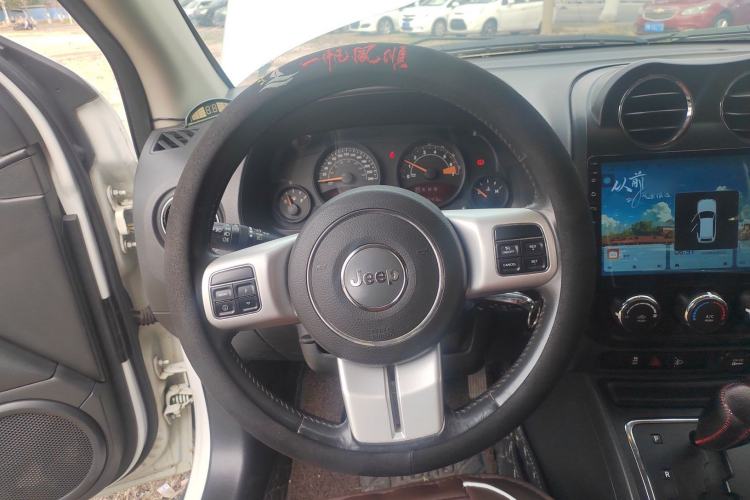 Used Jeep Compass 2015 2.0L two-wheel drive sport version Steering Wheel