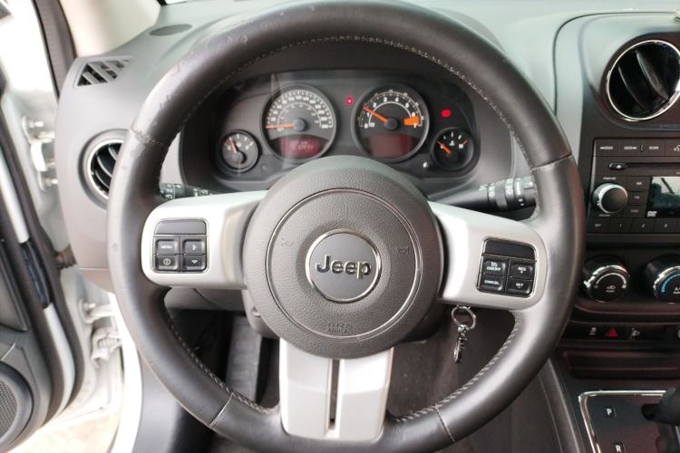 Used Jeep Compass 2015 2.0L two-wheel drive sport version Steering Wheel