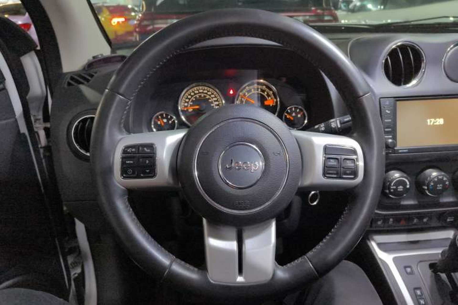 Used Jeep Compass 2015 2.0L Two-Wheel Drive Luxury Edition Steering Wheel