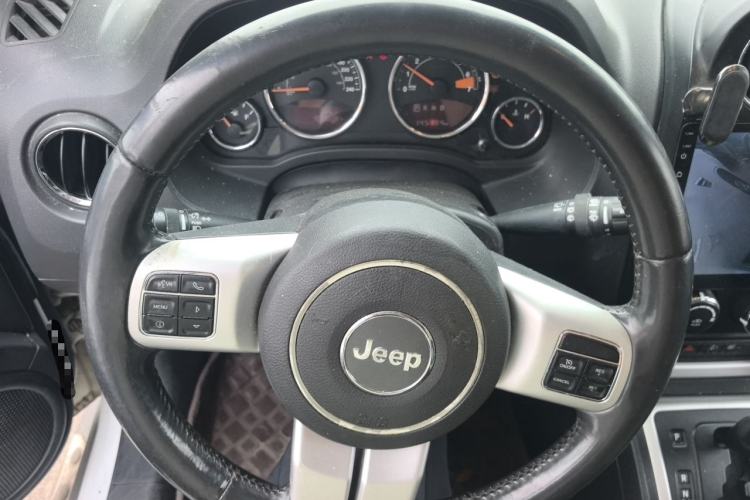 Used Jeep Compass 2015 2.0L Two-Wheel Drive Luxury Edition Steering Wheel