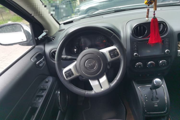Used Jeep Compass 2015 2.0L two-wheel drive sport version Steering Wheel