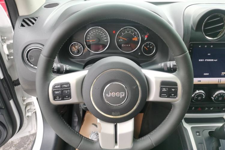 Used Jeep Compass 2015 2.0L Two-Wheel Drive Luxury Edition Steering Wheel