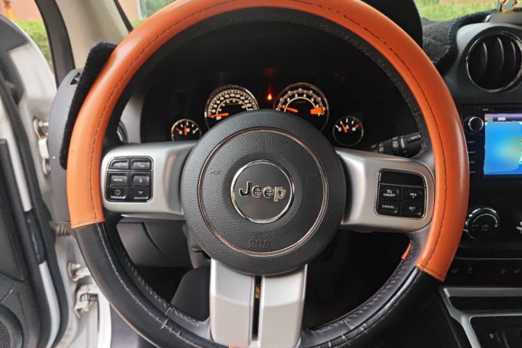 Used Jeep Compass 2015 2.0L Two-Wheel Drive Luxury Edition Steering Wheel